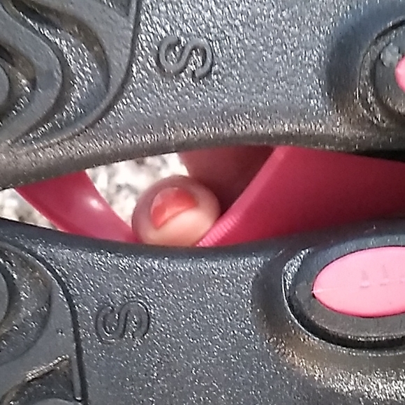 Okabashi Pink/Black Flip Flop Sandals. Size Small - Picture 7 of 7